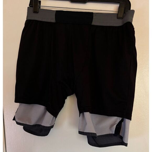 Vuori Trial Shorts in Blue and Black Size M - Picture 4 of 5